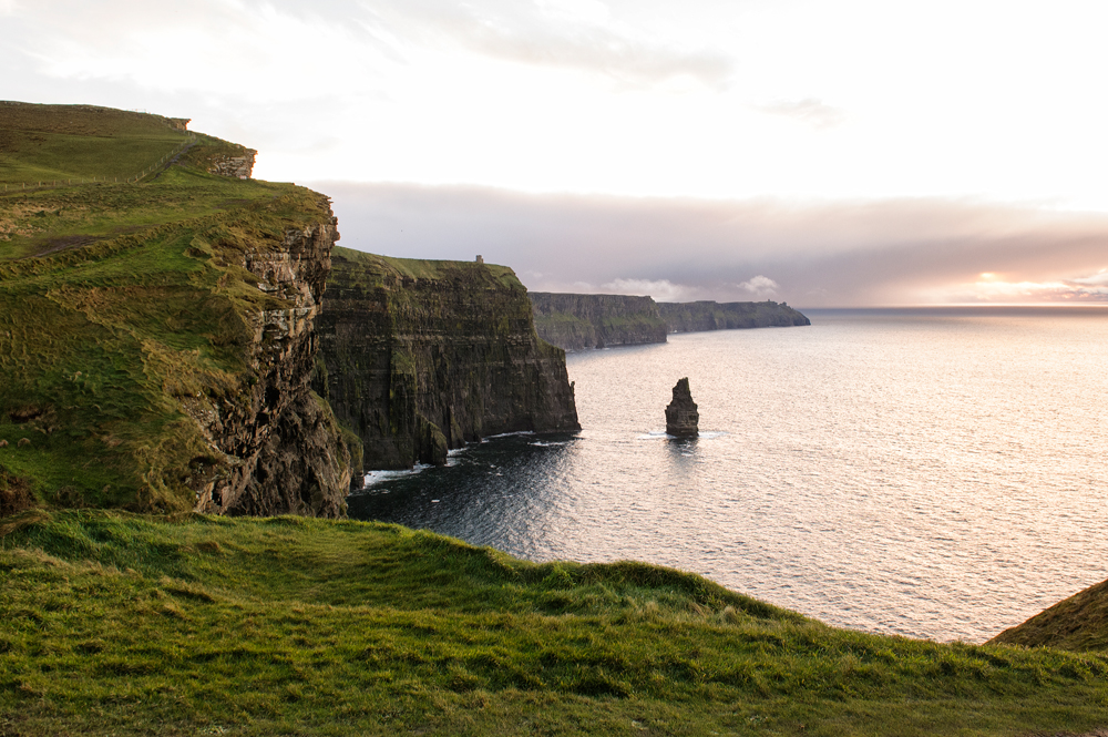 A couple elope to ireland and newtown castle and cliffs of moher 