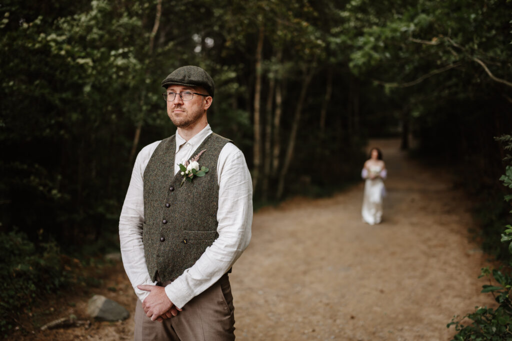grom with his back to the stephanie the bride